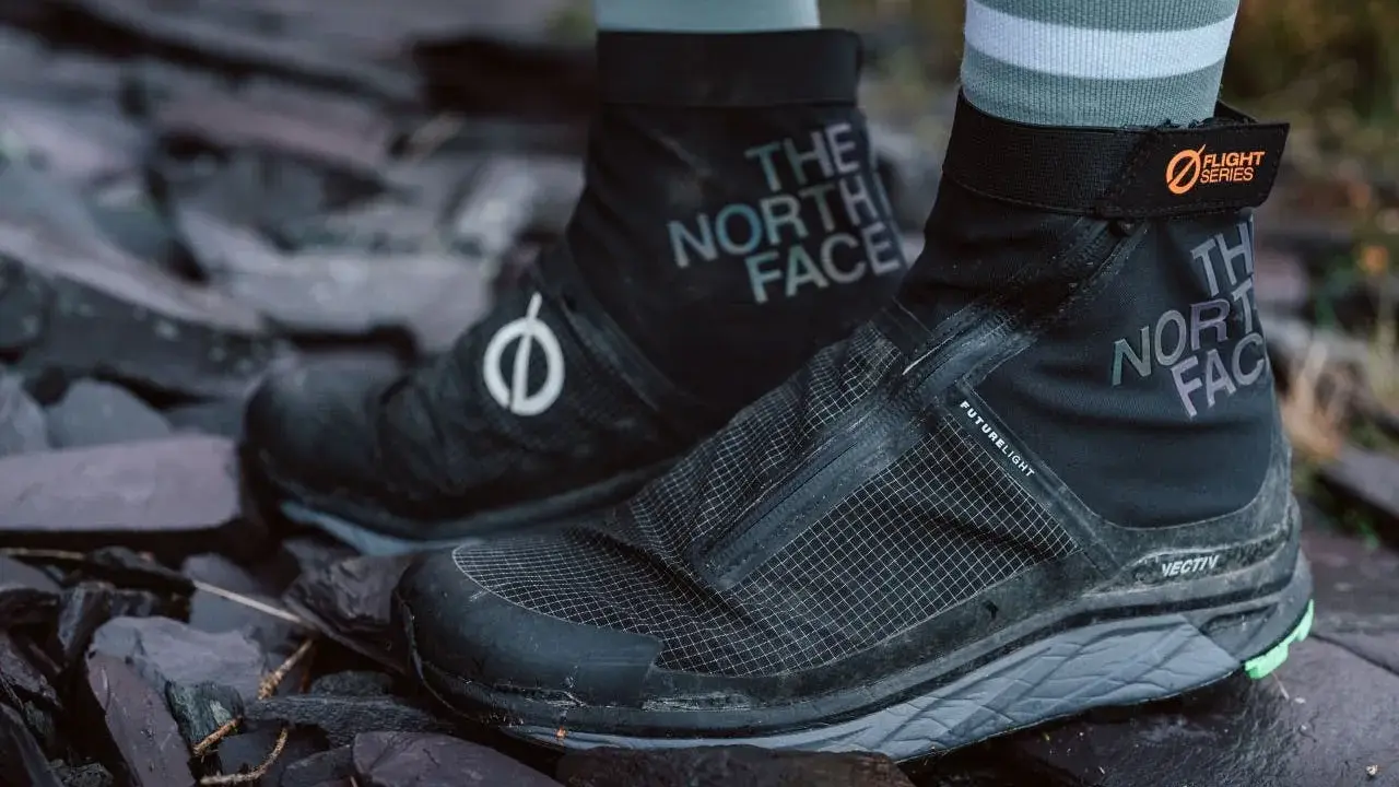 Schwarze The North Face Trailrunningschuhe mit FUTURELIGHT und VECTIV Technologie, bereit für jedes Gelände.