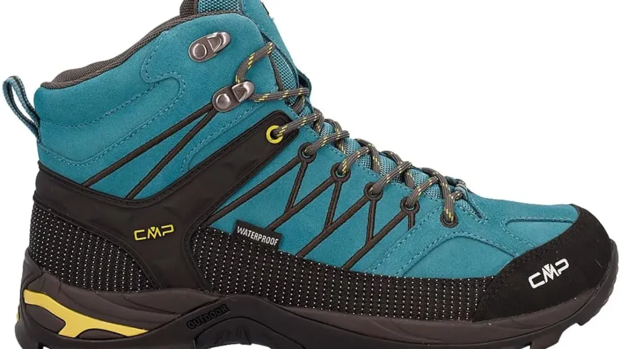 Türkiser CMP Wanderschuh mit Schnürung und gelben Akzenten. Die Sohle ist robust und für Outdoor-Aktivitäten konzipiert. Wie fallen CMP Schuhe aus?