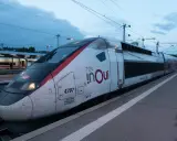 Ein TGV-Zug der SNCF in Frankreich, bereit zur Abfahrt.