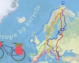 Fahrradtour durch Europa: Bunte Routen auf einer Karte zeigen die Vielfalt des Reisens per Rad.