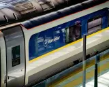 Eurostar-Zug am Bahnsteig, Teil des europäischen Schienennetzes.