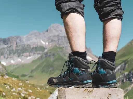 Wanderstiefel LOWA Renegade im Test: Bereit für den Berggipfel.