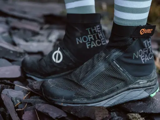 Schwarze The North Face Trailrunningschuhe mit FUTURELIGHT und VECTIV Technologie, bereit für jedes Gelände.