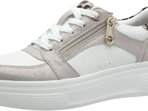 Modischer Sneaker in Weiß und Silber mit Leo-Akzenten. Die Schnürung und der Reißverschluss bieten Komfort. Was bedeutet wide fit bei schuhen? Dieser Schuh könnte eine gute Option sein.