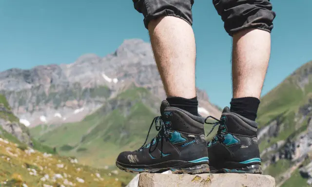 Wanderstiefel LOWA Renegade im Test: Bereit für den Berggipfel.