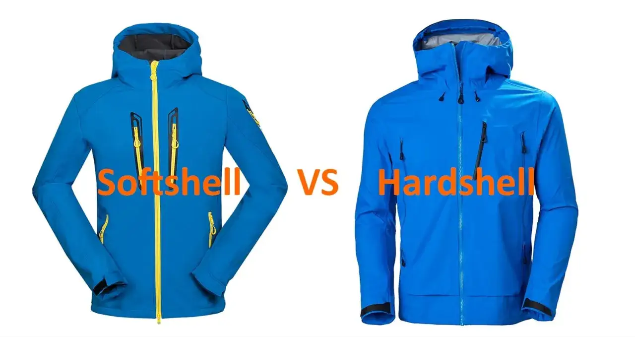 Zwei blaue Outdoor-Jacken im Vergleich: links eine Softshell-Jacke mit gelben Rei&szlig;verschl&uuml;ssen, rechts eine Hardshell-Jacke.